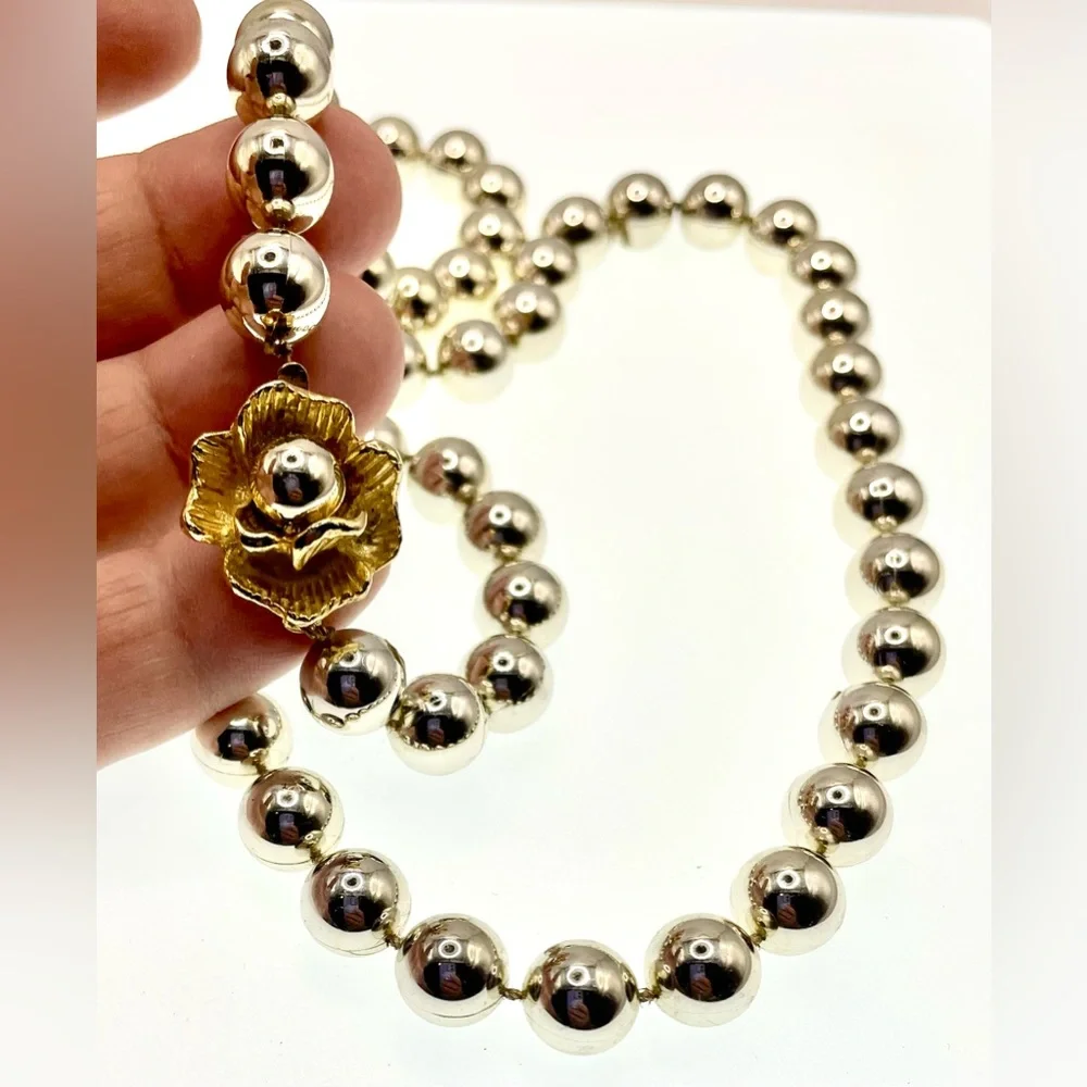 Vintage Silver Tone Acrylic Beaded Necklace Choker with Gold Tone Floral Clasp - Picture 4 of 7